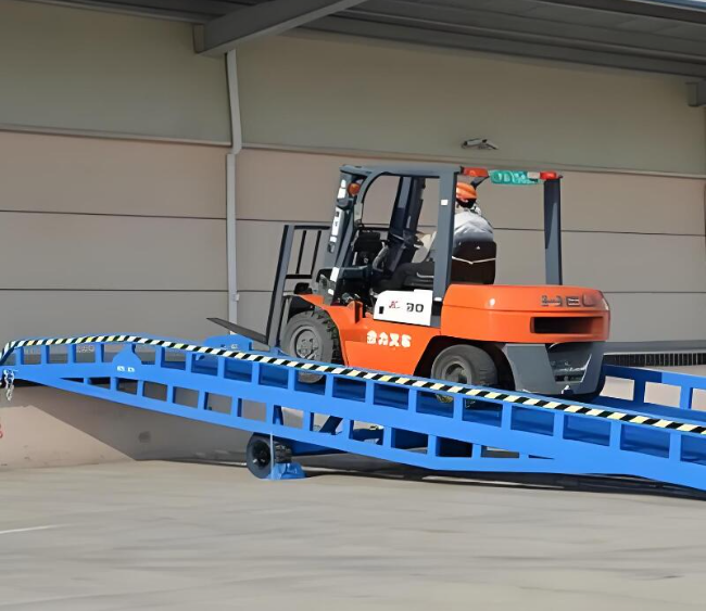 达州移动式卸货平台（叉车用）